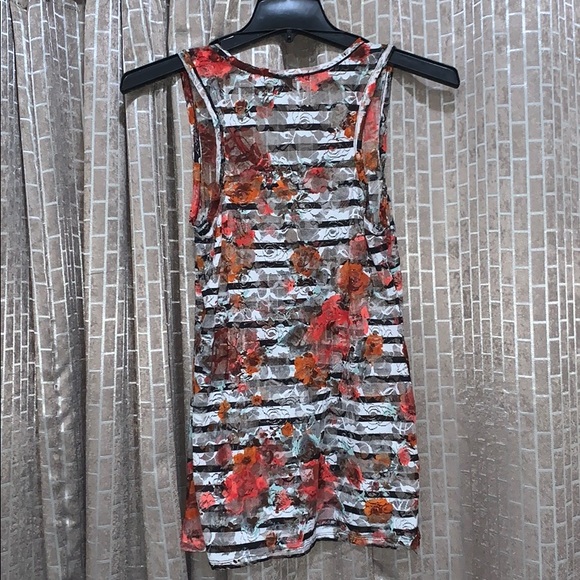 Semi sheer black and white floral tank top - Picture 4 of 4
